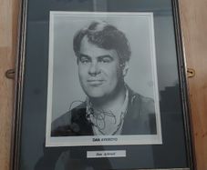 Autographed Dan Aykroyd 10x8 Photo Nicely Framed (Real Glass) Filming Memorabilia