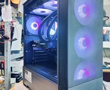 Custom Built Gaming PC Ryzen 7/32GB/1TB SSD/RTX 5050/WiFi/W11