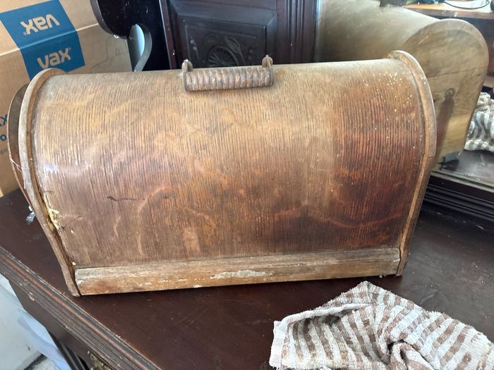 Vintage Singer 99K Sewing machine with Original bentwood cover