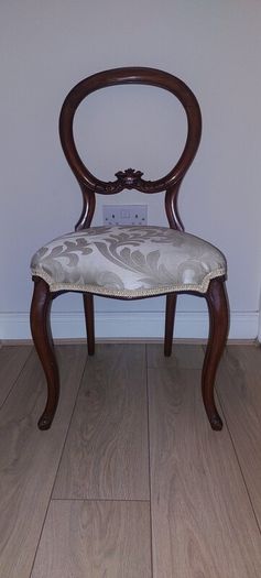 Victorian Walnut Ballon-Back Chair