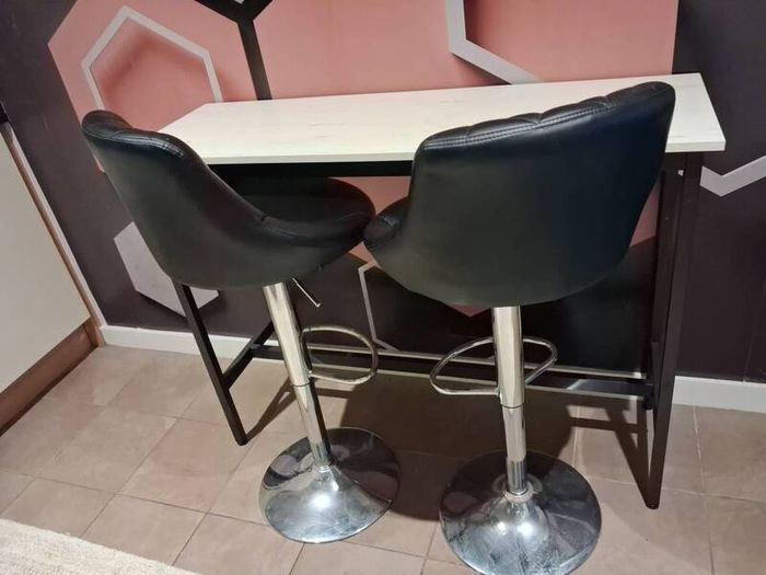 Bar stool
