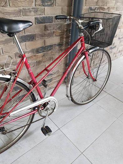 Retro Peugeot ladies bike( can deliver)