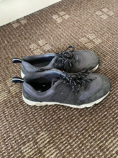 Steel toe shoes