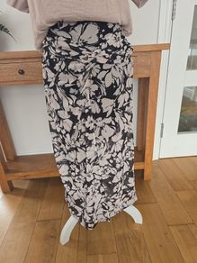 Ladies floral skirt medium