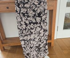Ladies floral skirt medium