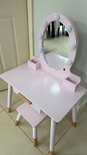 Kids vanity table