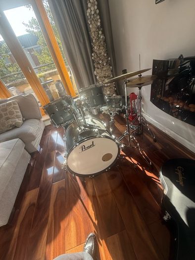 Pearl Drum Kit