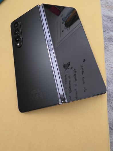 Samsung Galaxy Fold 4  512g (Can't open flat)