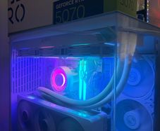Gigabyte Aero RTX 5070 12GB White