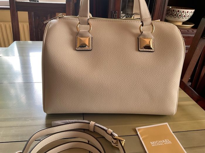 Michael Kors SALE  new with tags on  cream Grayson medium duffle satchel