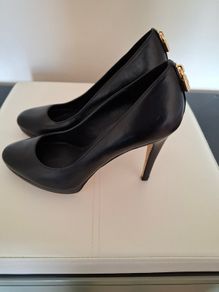 Ladies shoes