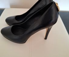 Ladies shoes