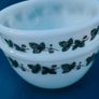 2 x Vintage Pyrex Bowls Image 9