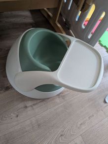 Baby seat with tray