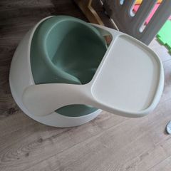 Baby seat with tray