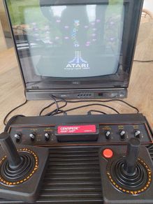 Atari 2600 'woody' console set with ganes