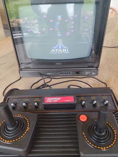 Atari 2600 'woody' console set with ganes