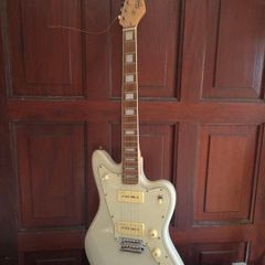Revelation JT 60 Electric Guitar Vintage White Entwistle Pickups