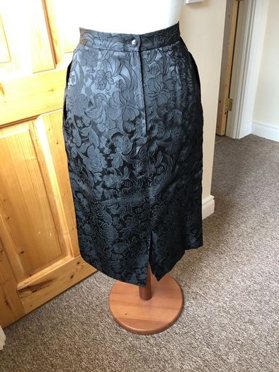 Vintage Black Skirt, with Pockets!