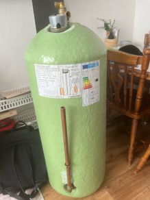 Hot water cylinder