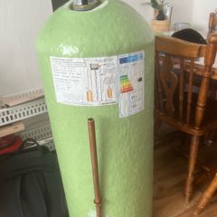 Hot water cylinder