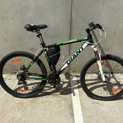 Giant Rincon Mountain Bike - Disc Brakes / Shimano Acera - Size M
