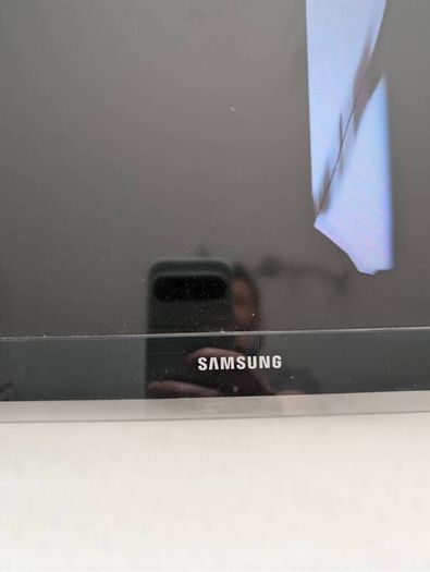 FREE Samsung 32" Smart TV Working but Cracked Screen