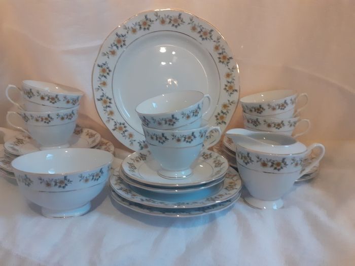 Vintage 21pce China Floral Tea Set.