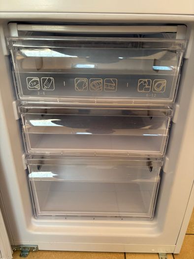 Integrated Fridge / Freezer (Hoover) 70/30