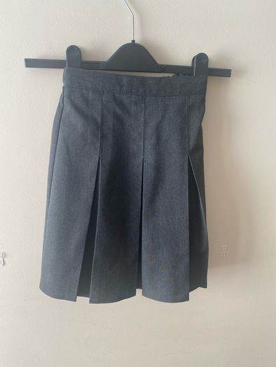 Dunnes grey skirt (as new) age 7