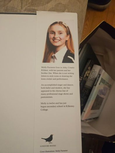 Molly's Style Icons. By Molly Parmeter. Signed First Edition Large Volume Hardback With Dustjacket In Good Condition.  See Photos For Same.