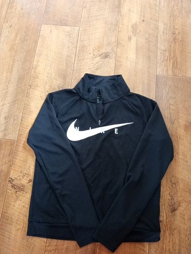 Nike top