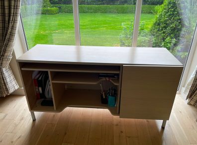 Free desk