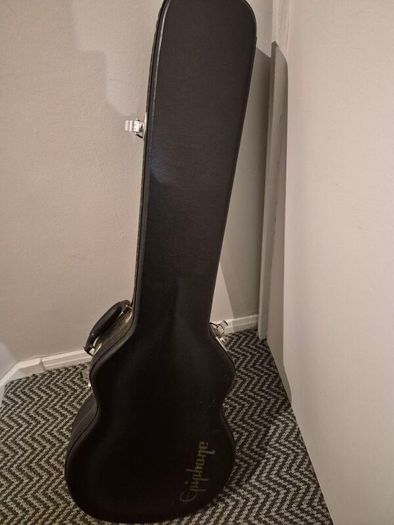 Epiphone Les Paul Standard (Ebony) with Hard Case