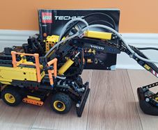 LEGO Technic Volvo EW160E