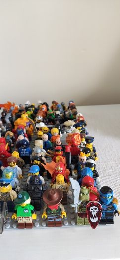 LEGO Collection (2011-2018) Mixed Figures & Bricks, Blue Ninjago NRG Zane figure with his spinner.