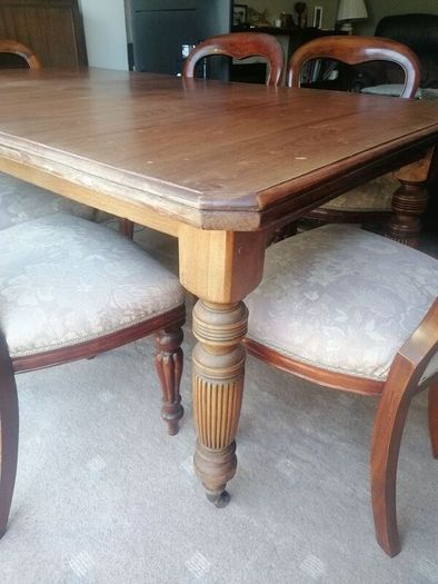 Solid Timber Extendable Dining Table & 6 Matching Chairs