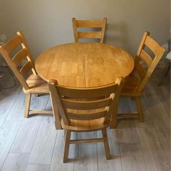 Extendable Solid wood Table and 4 Chairs
