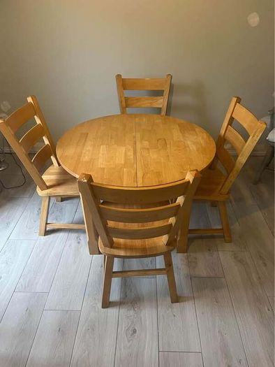 Extendable Solid wood Table and 4 Chairs