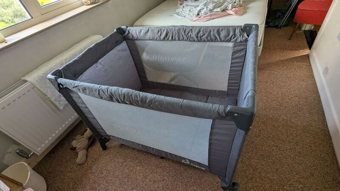 Baby elegance travel cot