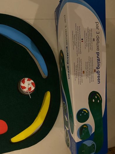 Deluxe Golf par 3 Putting green