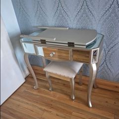 Beautiful mirrored dressing table with three fold mirror and stool.  Collection Mornington