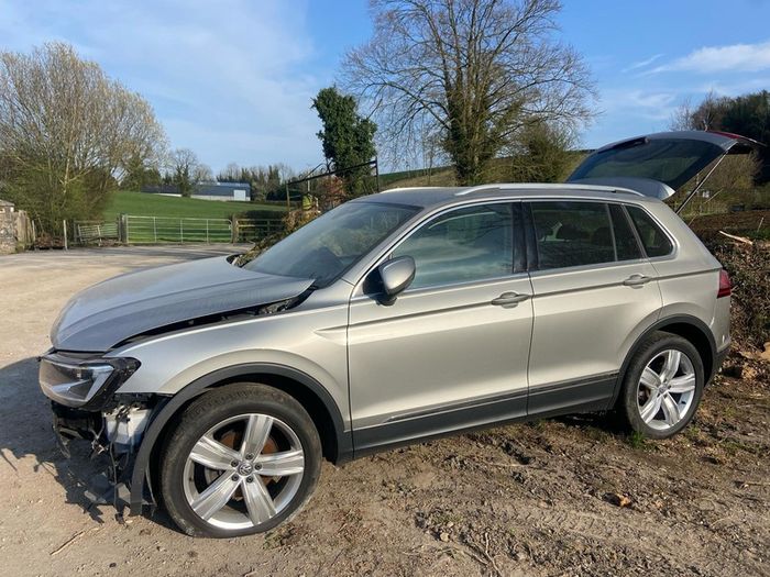 2022 Volkswagen Tiguan Breaking For Parts
