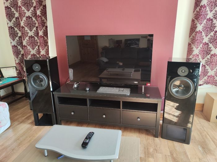 High-quality floor speakers Edgar Audio.
