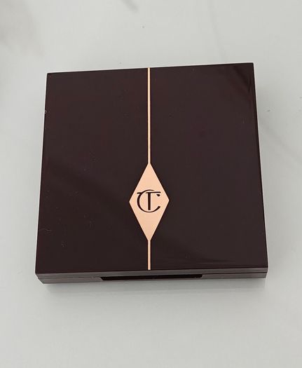 Charlotte Tilbury Mesmerizing Maroon Eyeshadow Palette