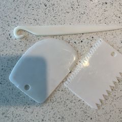 Cake decorating tools