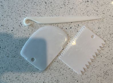 Cake decorating tools