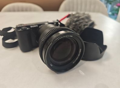Sony ZV-E10 + 18-105mm lens + Rode mic + extra batteries