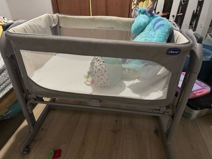 Chicco bedside crib