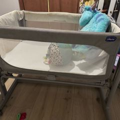 Chicco bedside crib